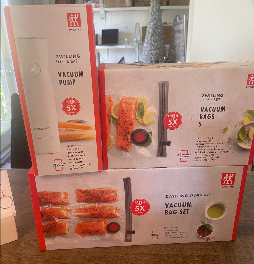 Zwilling Fresh & Save Vacuum Pump and Vacuum Bags Bundle